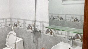A bathroom with a toilet, bidet, shower, and sink. - Doi Thong Homestay (Ha Giang 1)