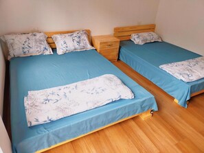 Dreibettzimmer | Kostenloses WLAN, Bettwäsche