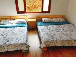 Quadruple Room | Free WiFi, bed sheets - Doi Thong Homestay (Ha Giang)