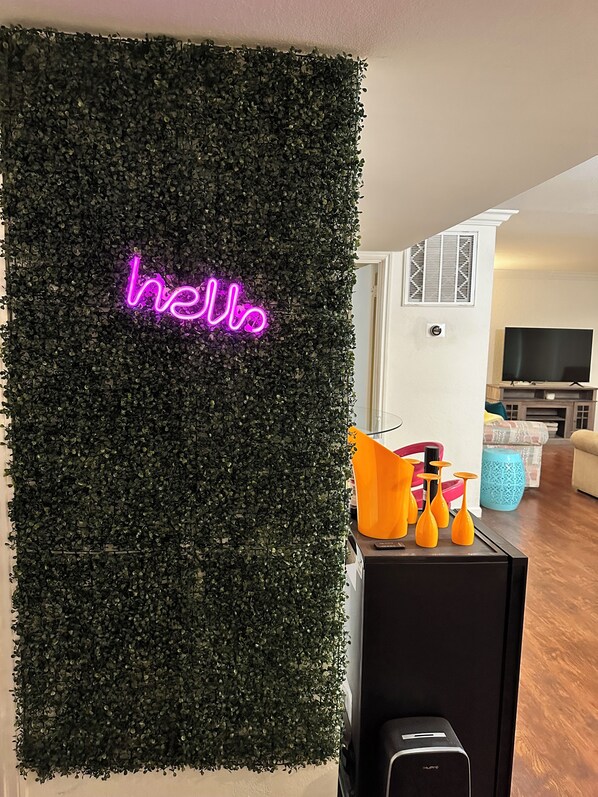 Interior - Location Location Location! Stylish, Updated Condo in Prime Palm Springs Area (Palm Springs)