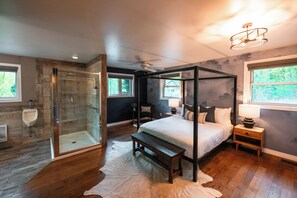 4 bedrooms, iron/ironing board, WiFi, bed sheets - Stunning Private Resort on 15 Acres w/ Cabin - Hot Tub, Paddle Boards, Fire Pit (Bobcaygeon)