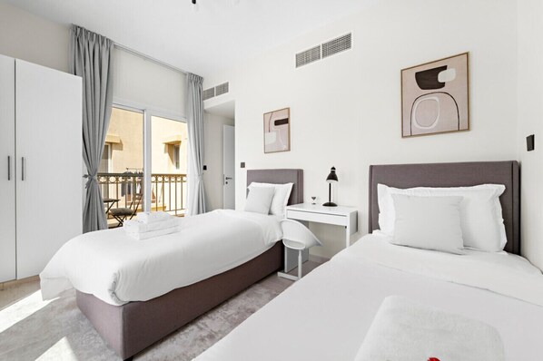 2 bedrooms, iron/ironing board, WiFi