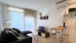 Living area - Cataluña 92 Beach Salou, air-conditioned and with swimming pool (Salou)