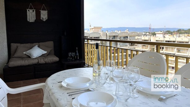 Outdoor dining - Cataluña 92 Beach Salou, air-conditioned and with swimming pool (Salou)