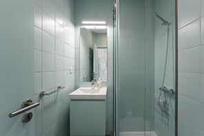 Shower, hair dryer, towels, soap - GuestReady - La Noblesse Refuge (Porto)