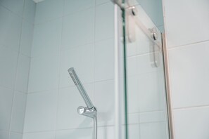 Shower, hair dryer, towels, soap - GuestReady - La Noblesse Refuge (Porto)