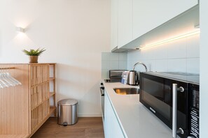Fridge, microwave, oven, coffee/tea maker - GuestReady - La Noblesse Refuge (Porto)