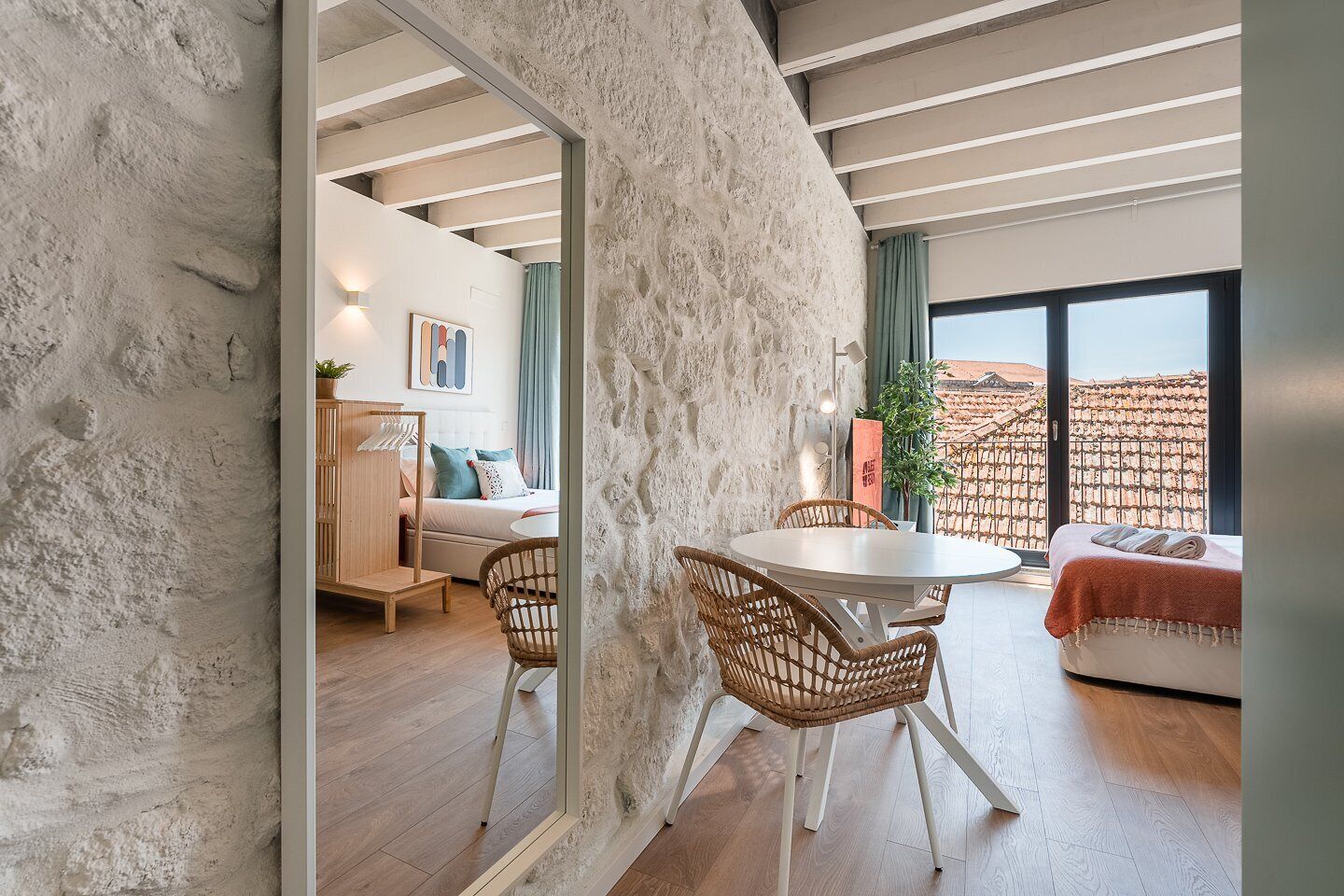 Iron/ironing board, Internet, bed sheets