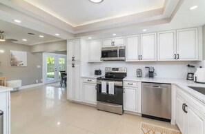 Private kitchen - Backyard Oasis 5 min from Hard Rock Casino (Fort Lauderdale)