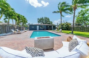 Pool - Backyard Oasis 5 min from Hard Rock Casino (Fort Lauderdale)