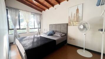 4 bedrooms, WiFi, bed sheets