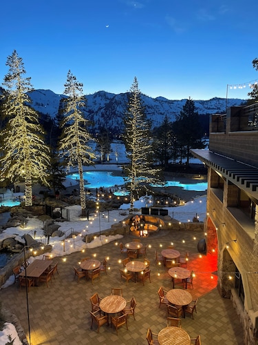 Everline Resort and Spa Fireplace Suite Valley View