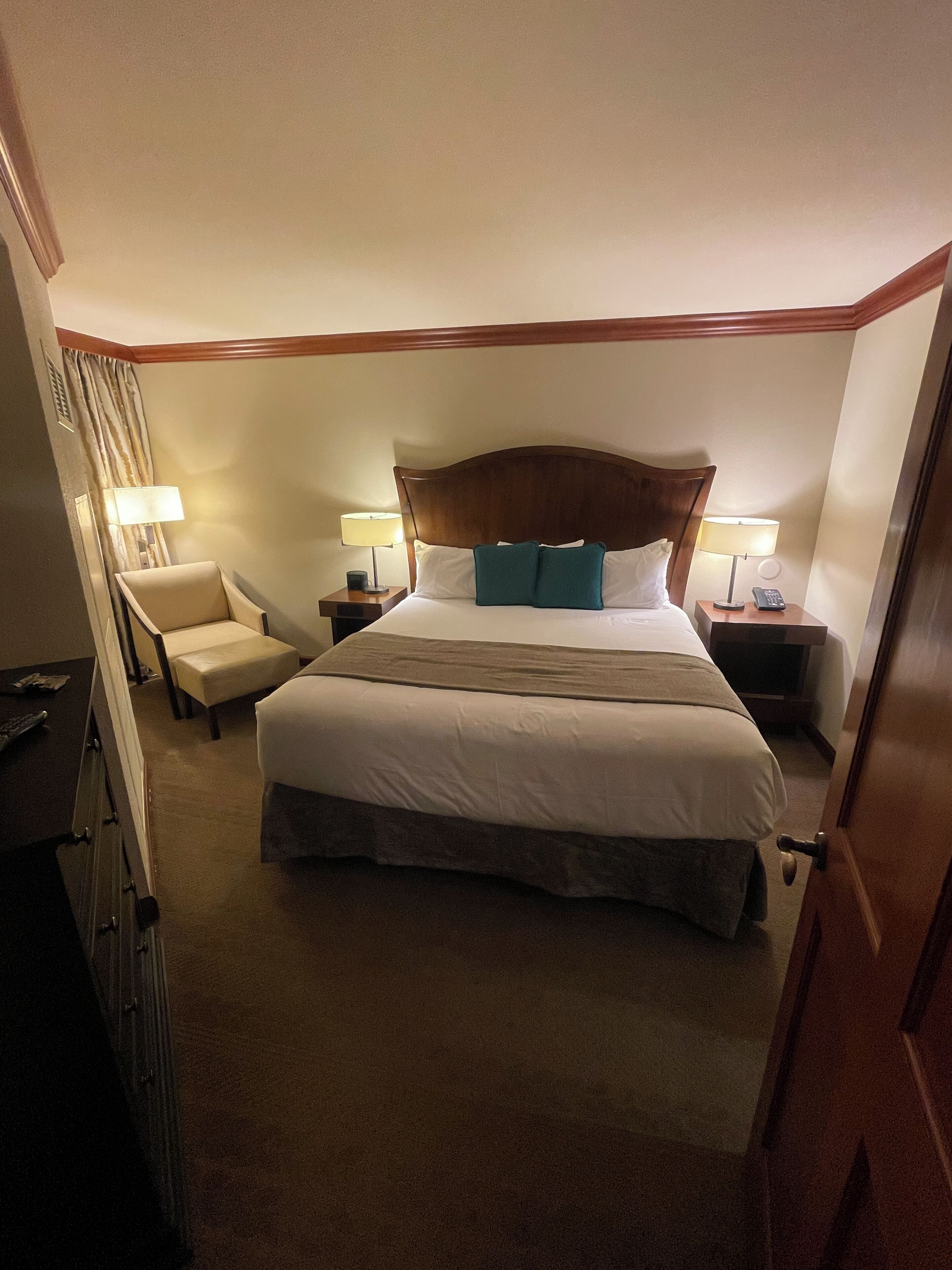 1 bedroom, desk, WiFi, bed sheets