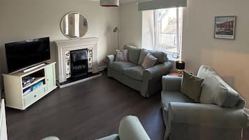 TV, fireplace
