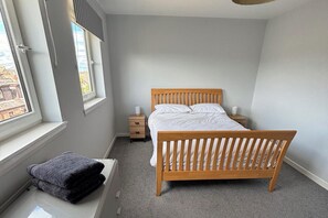 2 bedrooms, iron/ironing board, WiFi, bed sheets