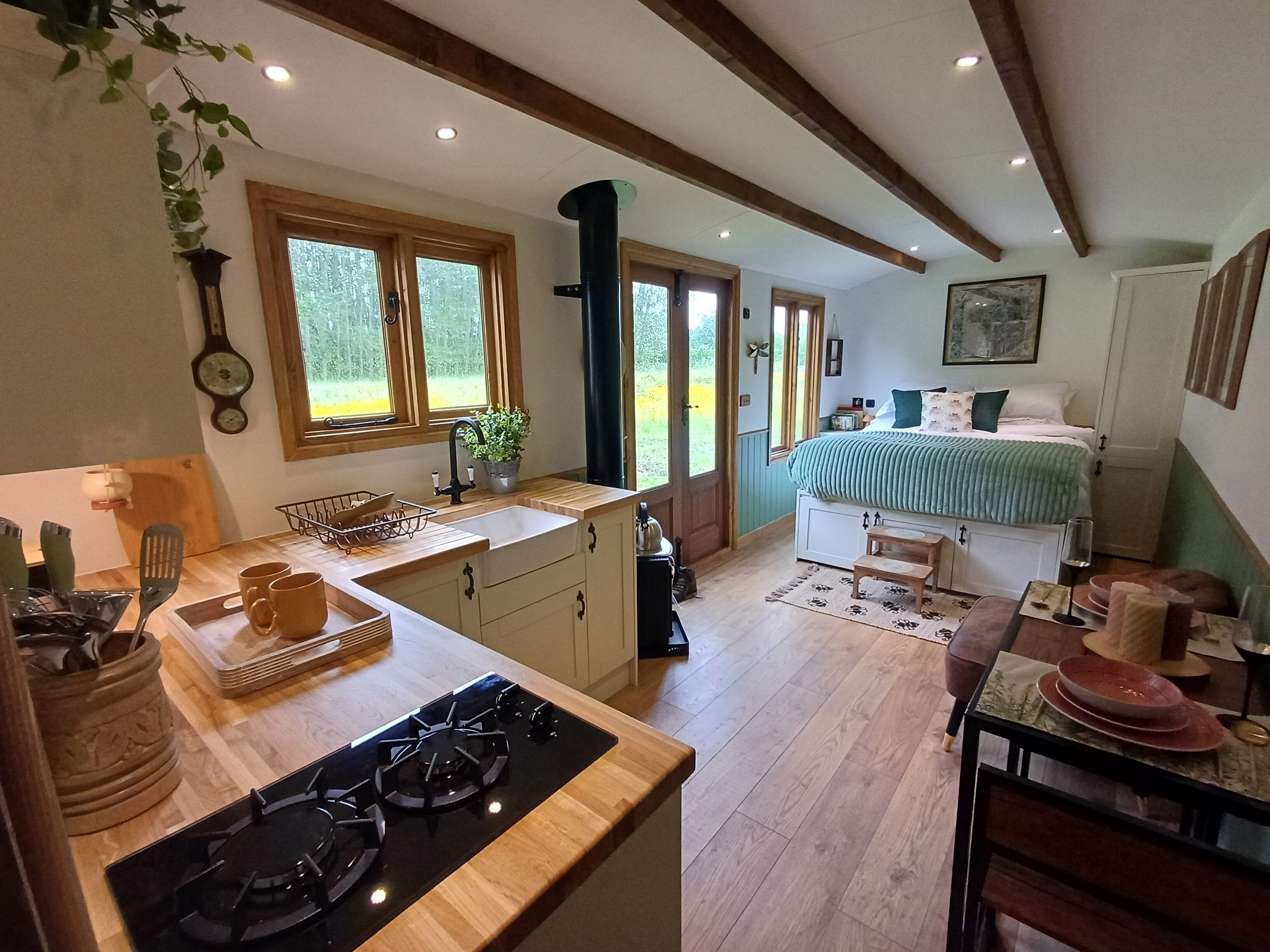 The Botanist - Luxury Cabin with Hot Tub near York