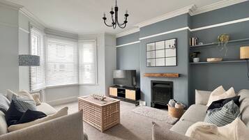 TV, fireplace, stereo