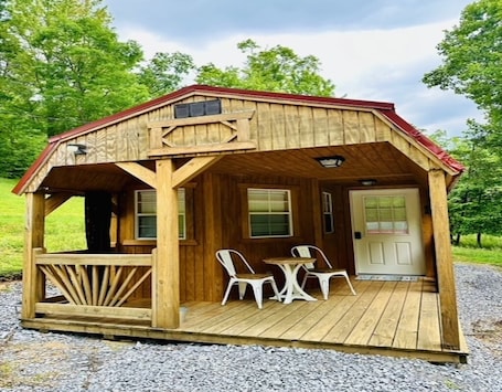 Exterior. Sweet Delight: Tiny Cabin by the Great Smoky Mountains