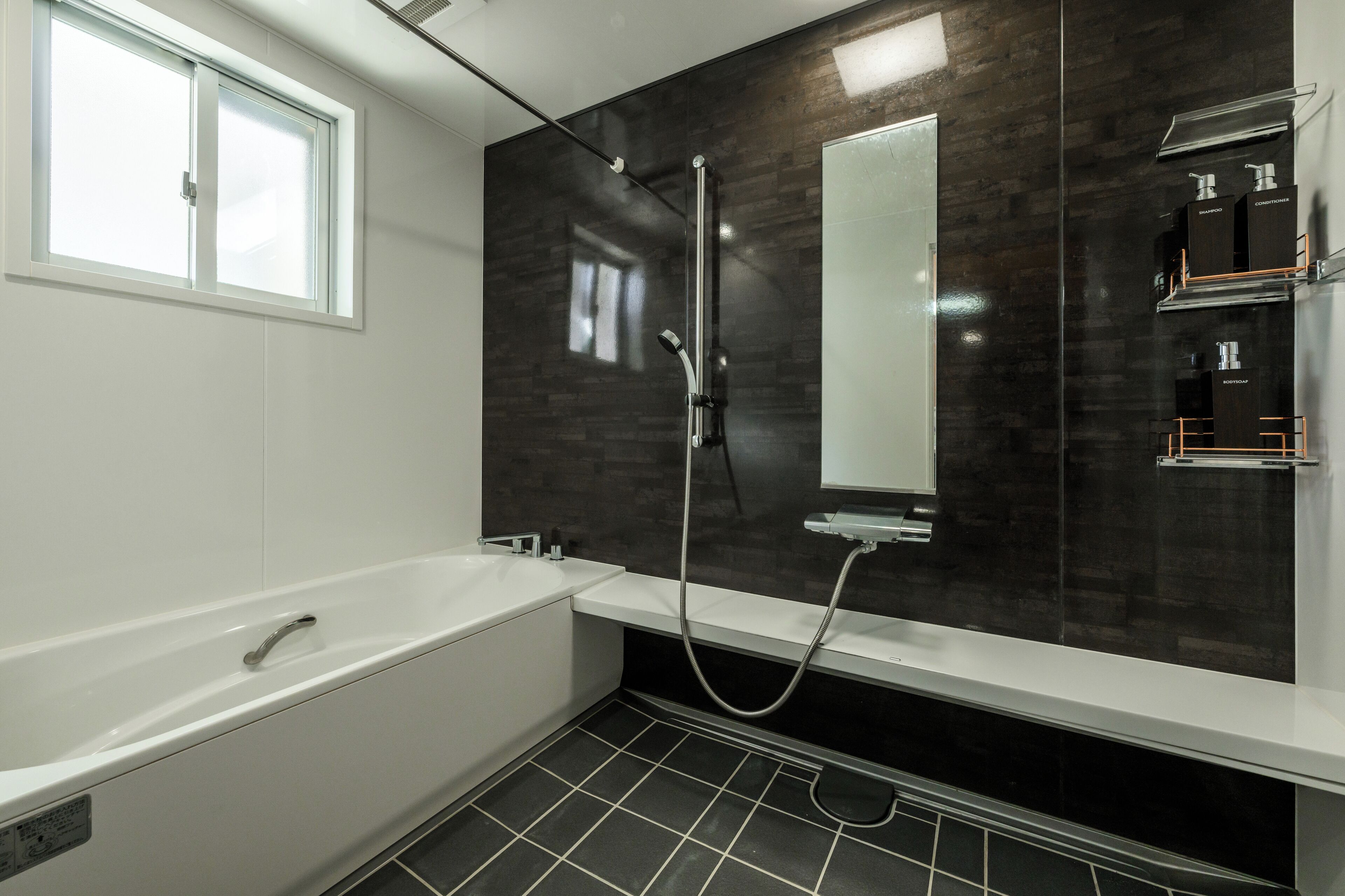 Apartment | Bathroom | Combined shower/bathtub, free toiletries, hair dryer, towels
