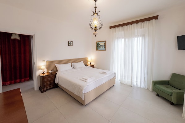 3 bedrooms, iron/ironing board, free WiFi, bed sheets