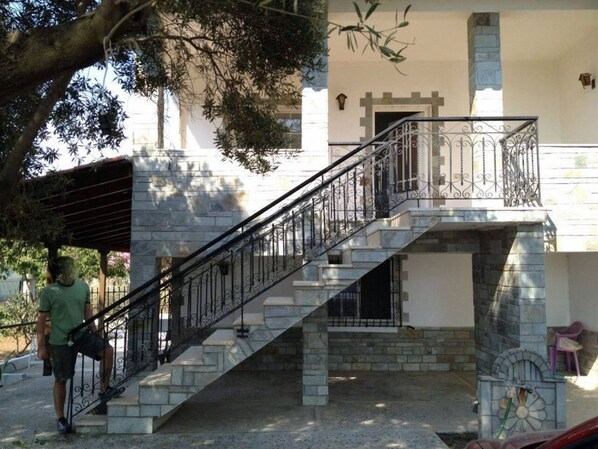 Lejlighed - 2 soveværelser - balkon - udsigt til have | Udendørsområde