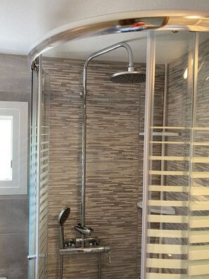 Apartment, 2 Schlafzimmer, Balkon, Gartenblick | Badezimmer | Toilettenpapier
