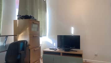 Apartment, 2 Bedrooms, Fireplace, Garden View | Room amenity