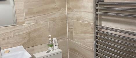 Apartment, 2 Bedrooms, Fireplace, Garden View | Bathroom
