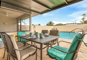 屋外ダイニングエリア