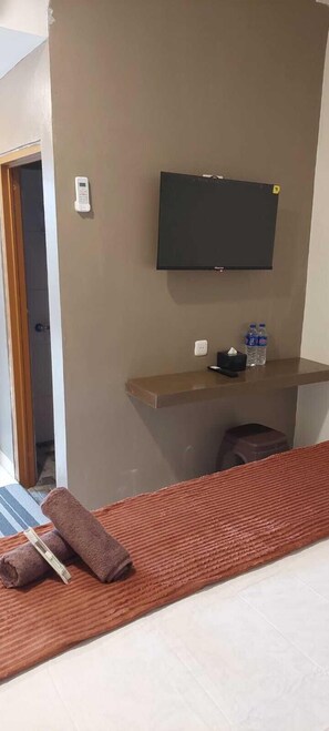 Free WiFi, bed sheets - Aquila Family Homestay (Bandar Lampung)