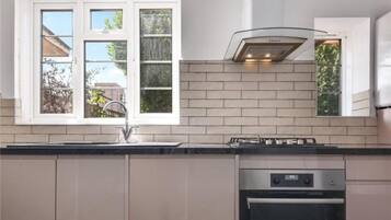 Room, 1 Bedroom, Garden View | Interior