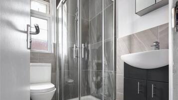 Room, 1 Bedroom, Garden View | Bathroom
