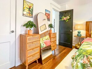 3 bedrooms, desk, iron/ironing board, free WiFi