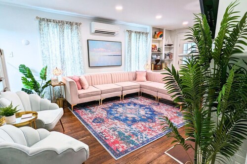 The Jewel of The Cove - Historic Coastal Retreat