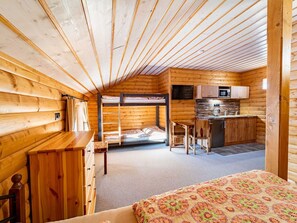 5 bedrooms, travel cot, free WiFi, bed sheets