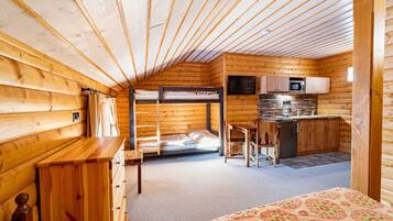 2 bedrooms, travel crib, free WiFi, bed sheets