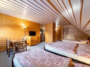 3 bedrooms, travel cot, free WiFi, bed sheets
