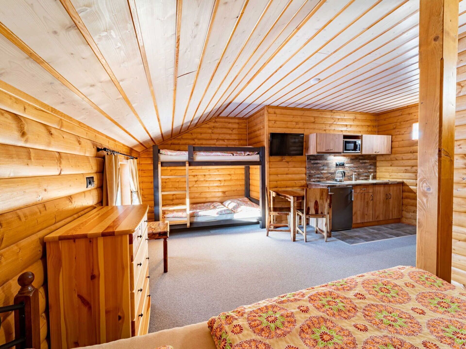 3 bedrooms, travel crib, free WiFi, bed sheets