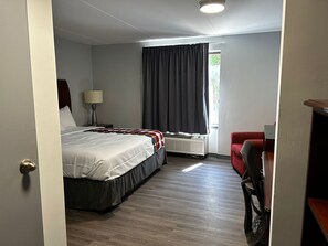 Room, 1 King Bed, Accessible, Non Smoking | Free WiFi, bed sheets