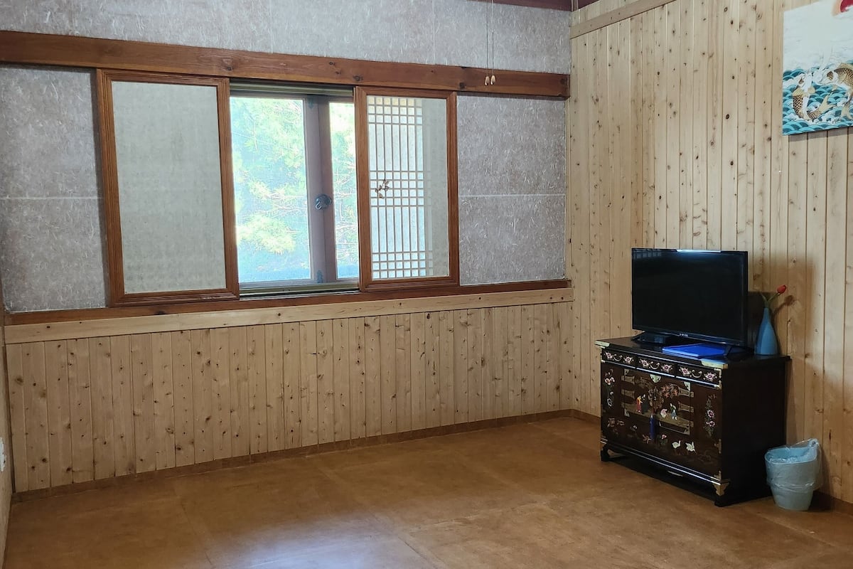 Room, Mountain View
