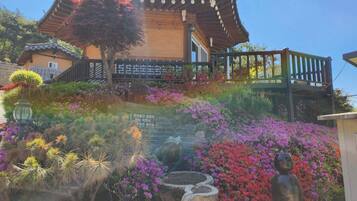 Room, Mountain View | Living area | Heated floors