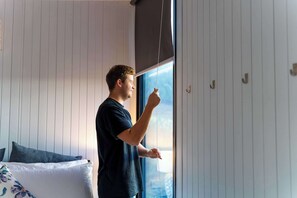 1 bedroom, bed sheets - Kauri Haven Cabin by Tiny Away (Waitoki)