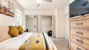 1 soveværelse, skrivebord, strygejern/strygebræt, weekendseng