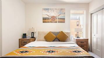 1 soveværelse, skrivebord, strygejern/strygebræt, weekendseng