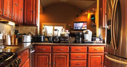 Efficient and Modern home, Sleeps 8.