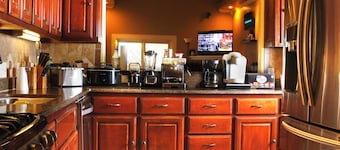 Efficient and Modern home, Sleeps 8.