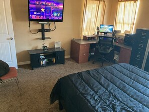 4 bedrooms, iron/ironing board, WiFi, bed sheets