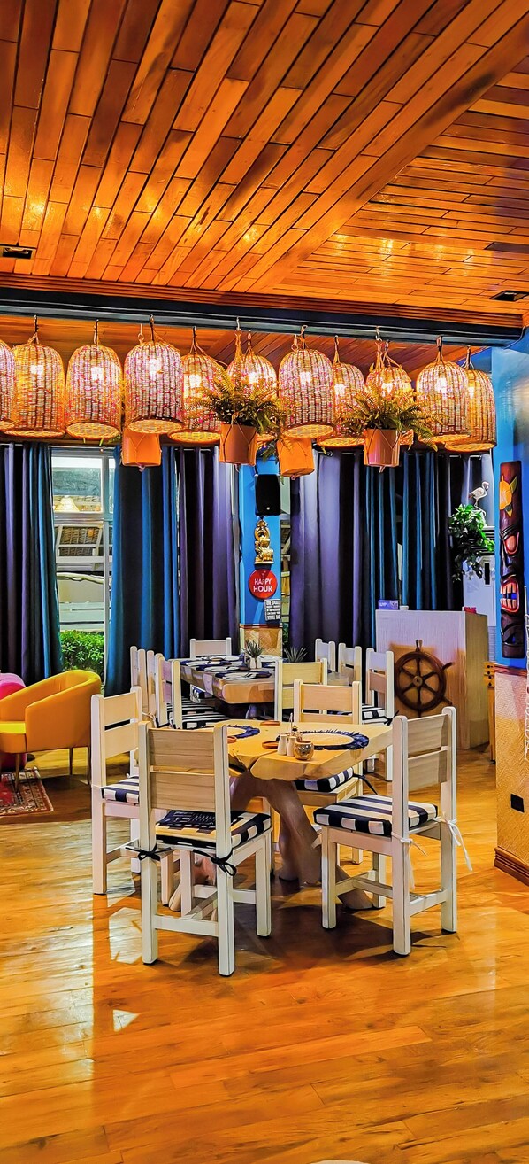 Breakfast, lunch, dinner and brunch served  - UNWND Boutique Hotel Calatagan (Calatagan)