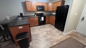 Fridge, microwave, oven, stovetop - Northview Ave (Elizabethtown)