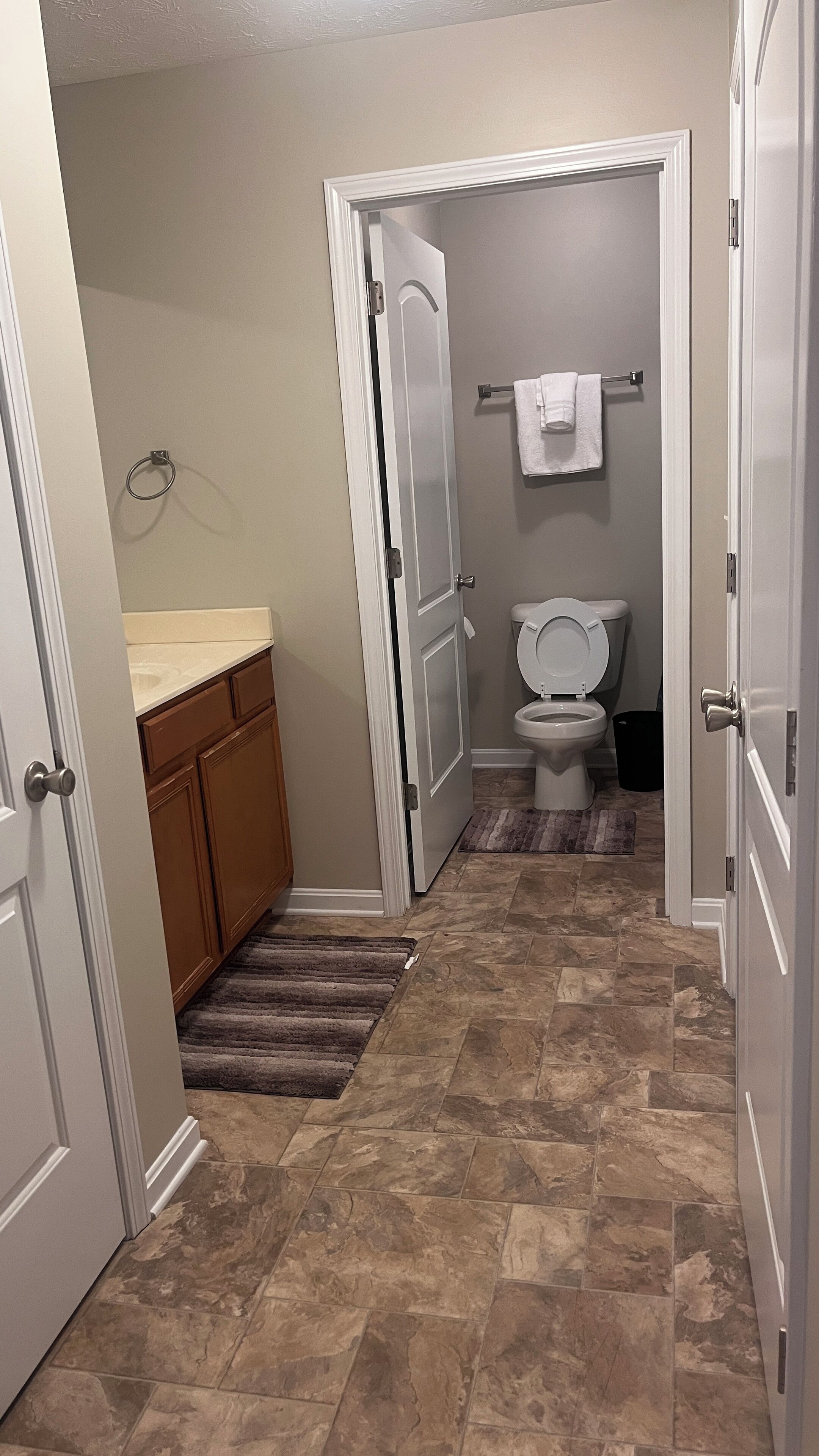 提供毛巾、番梘、廁紙